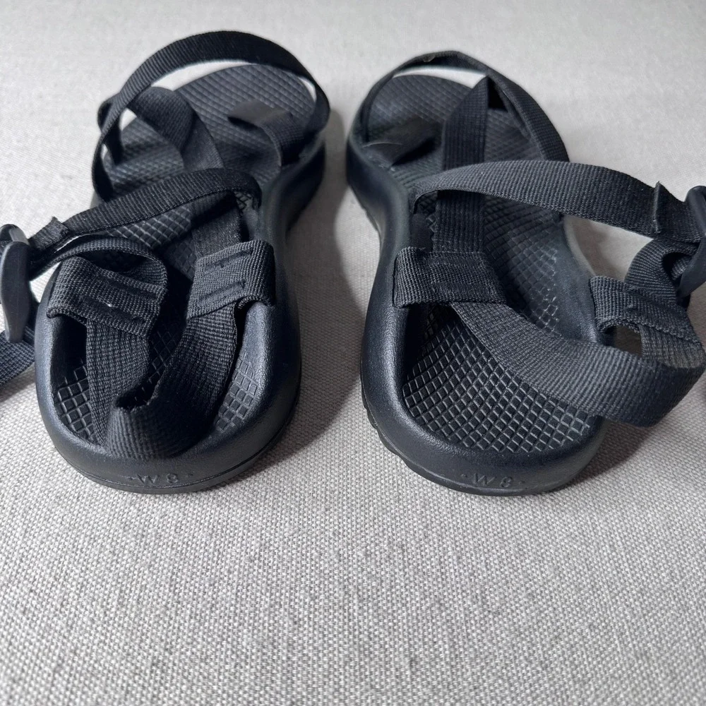 Chaco Classic Z2 Womens Black Strappy Athleisure Sandals Toe Loop J105430 Size 8
